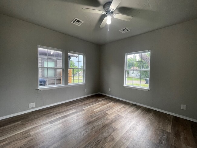 Building Photo - 824 NW 45th St