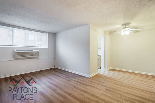 Building Photo - Spacious condo with Water included and Parking!!!