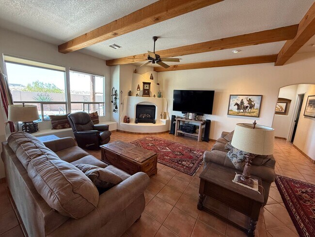 Building Photo - Gorgeous Furnished Pool/Spa Home with spectacular views