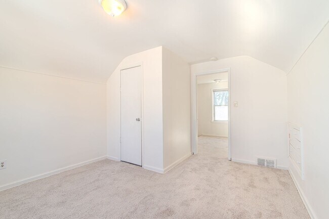 Building Photo - Charming Hazel Park Bungalow with Renovated Kitchen & Fenced Yard