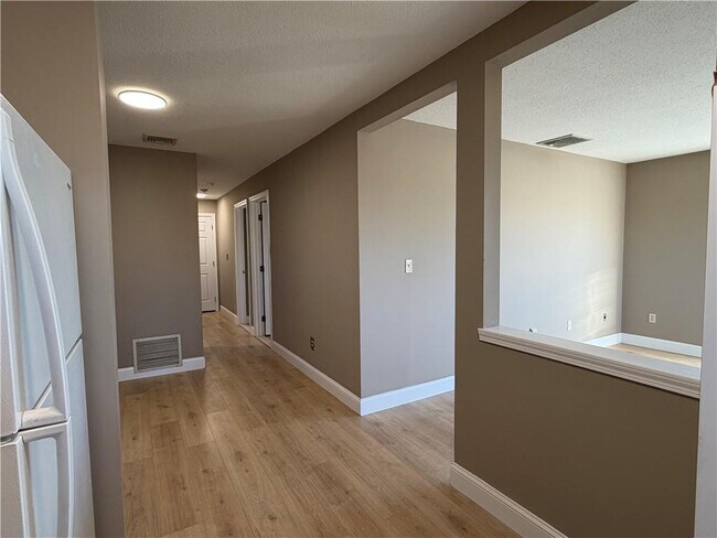 Building Photo - 724 Beverage Hill Ave