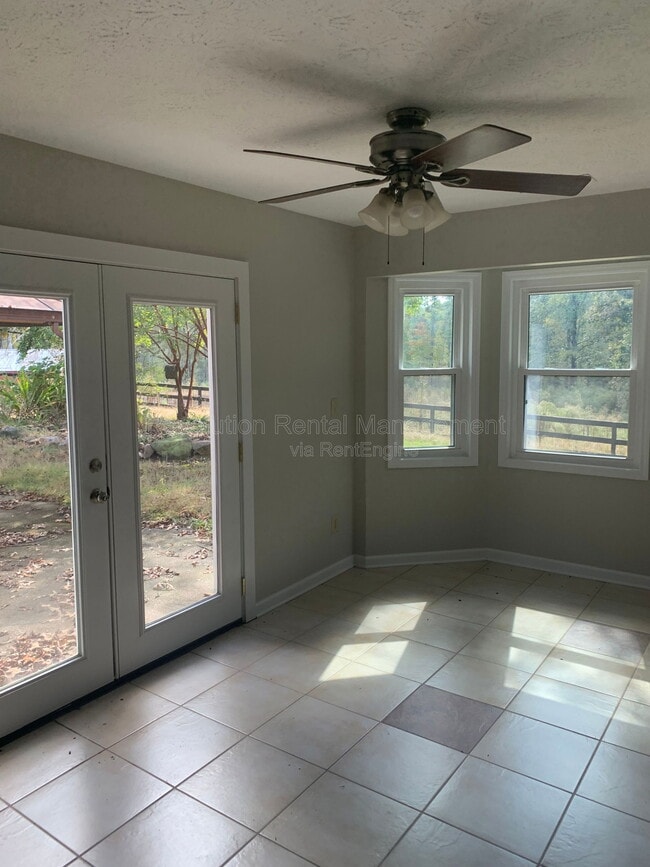 Building Photo - 8373 Brewer Rd