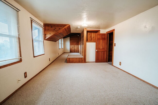 Building Photo - 122 Brennan St