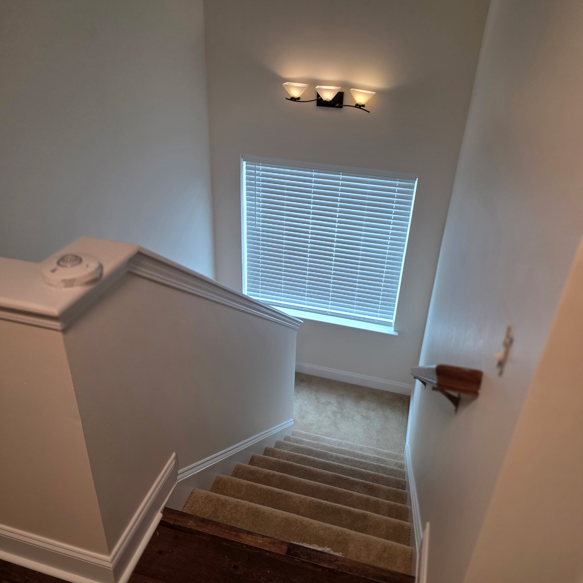 Building Photo - 466 Carriage House Ln