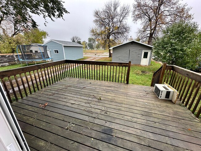 Building Photo - Cute 3 bed 2 bath House Available Now!