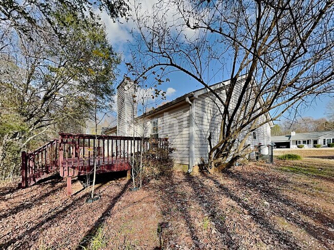 Building Photo - 271 Village Dr