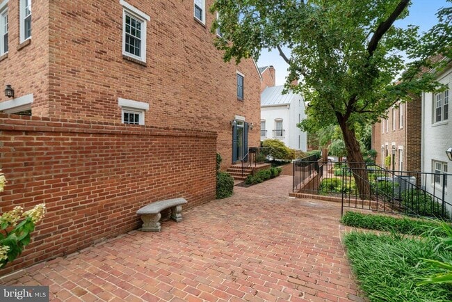 Building Photo - 1142 N Pitt St