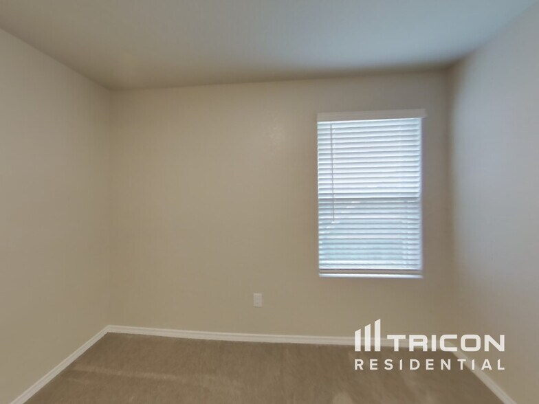 Building Photo - 6526 Beehive Dr