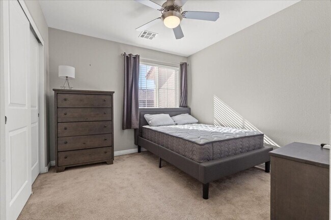 Building Photo - Spacious, Modern, Fully Furnished 3 Bedroom Home in Inspirada