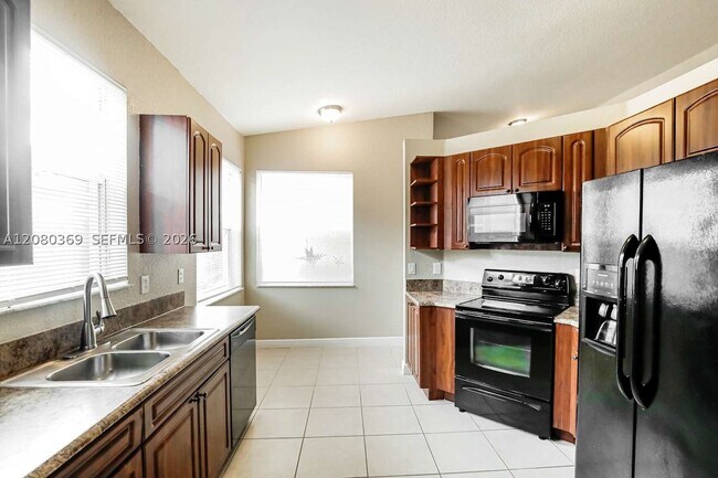 Building Photo - 5221 SW 141st Ave