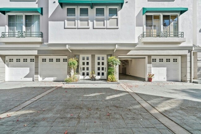 Building Photo - 445 Milan Dr