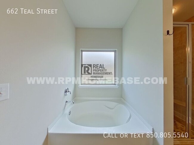 Building Photo - 662 Teal St