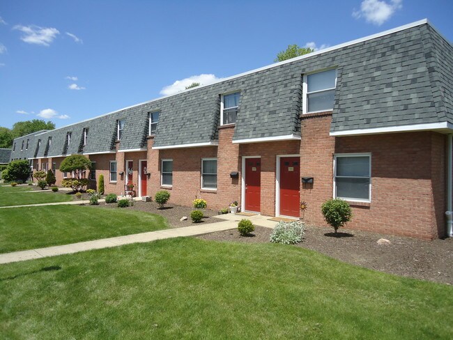 Primary Photo - Hemlock Square