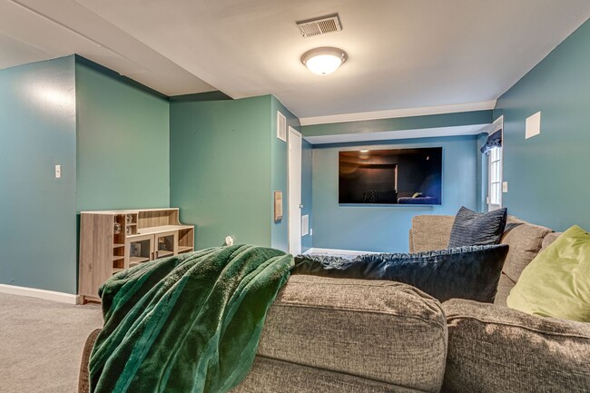 Building Photo - Charming 3 Bedroom Home in Prime Clinton L...