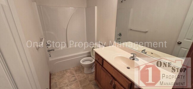 Building Photo - Beautiful 4 Bedroom 2 Bathroom in Grain Valley!