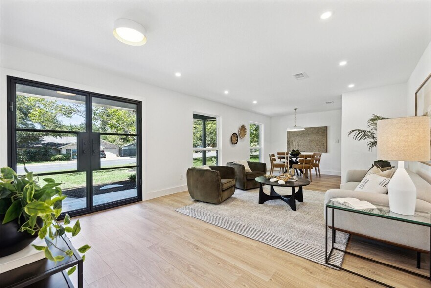 Building Photo - 7130 Scenic Brook Dr