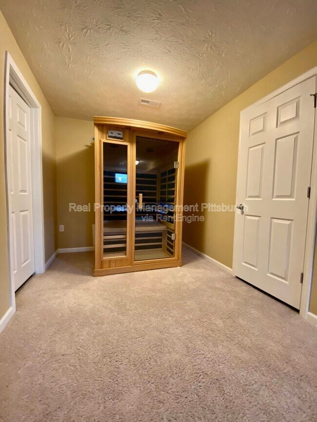 Building Photo - 449 Beech Dr