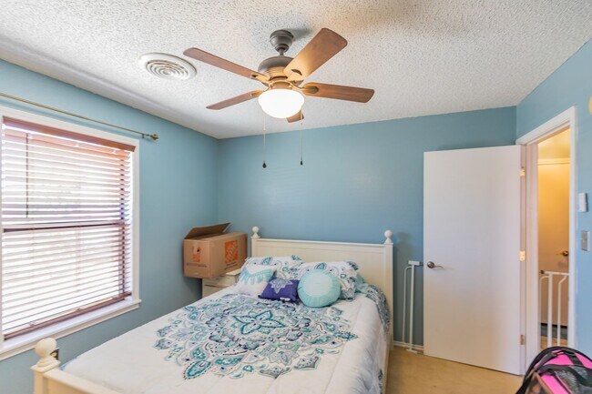 Building Photo - Beautiful 3 Bedroom/2 Bath Home