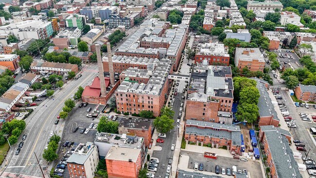 Building Photo - 187 Wayne St