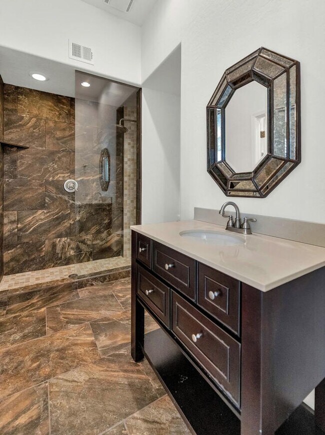 Building Photo - 7878 E Gainey Ranch Rd