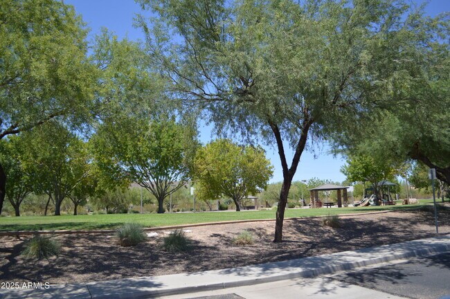Building Photo - 2534 E Mine Creek Rd