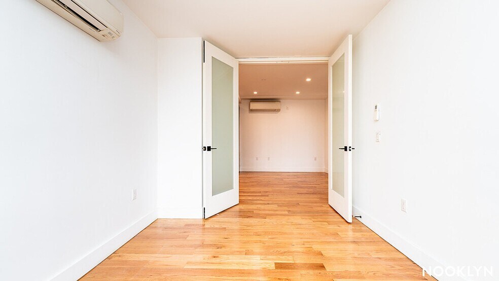 Building Photo - 19 E 31st St