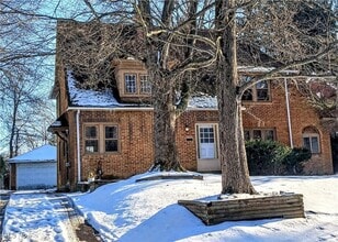 Building Photo - 3037 Kiwatha Rd