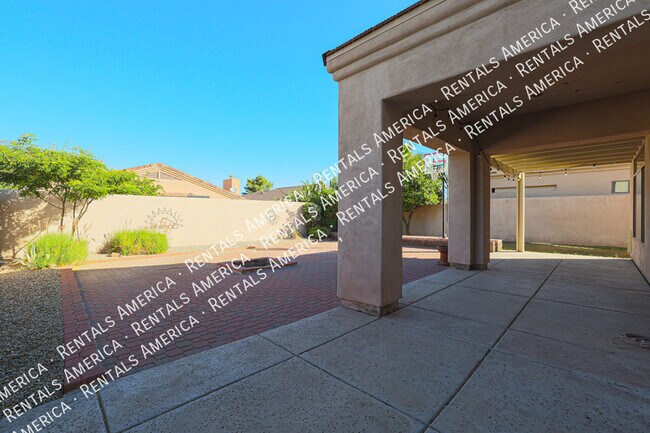 Building Photo - 2126 E Fawn Dr