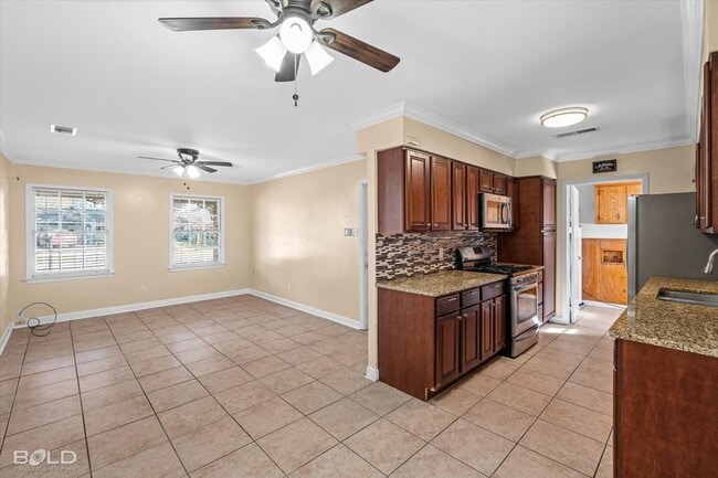 Building Photo - 2710 Higgins Dr