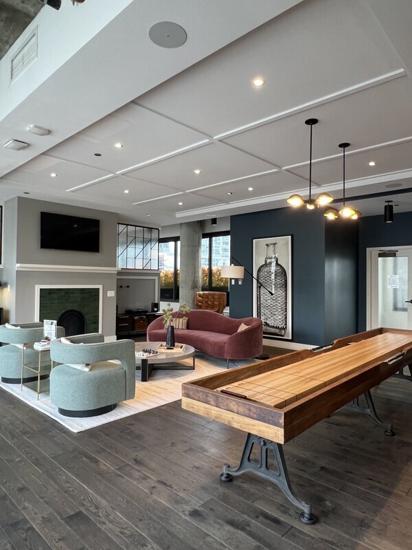 Building Photo - 603 N Wells St