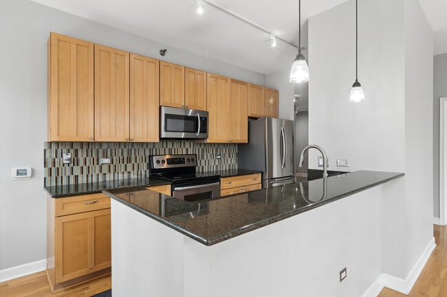 Building Photo - 1322 S Prairie Ave