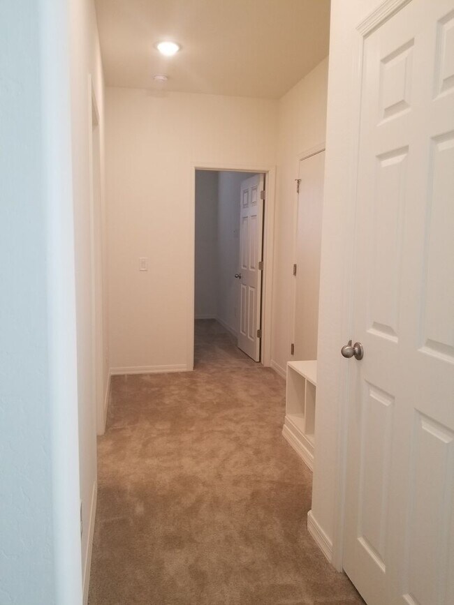 Building Photo - Great Home in Gated Community