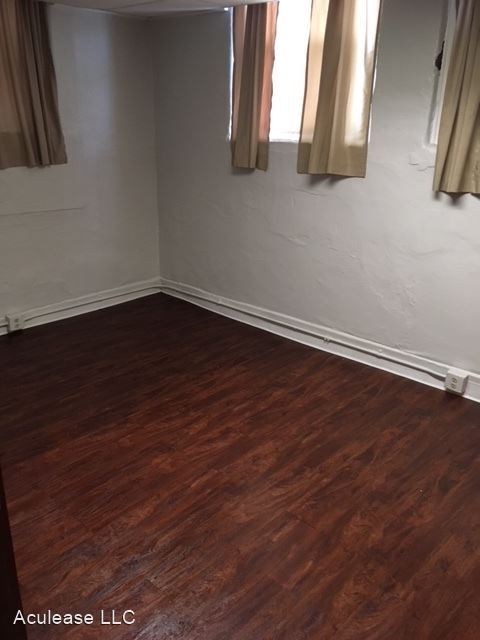 Building Photo - 300 Main St