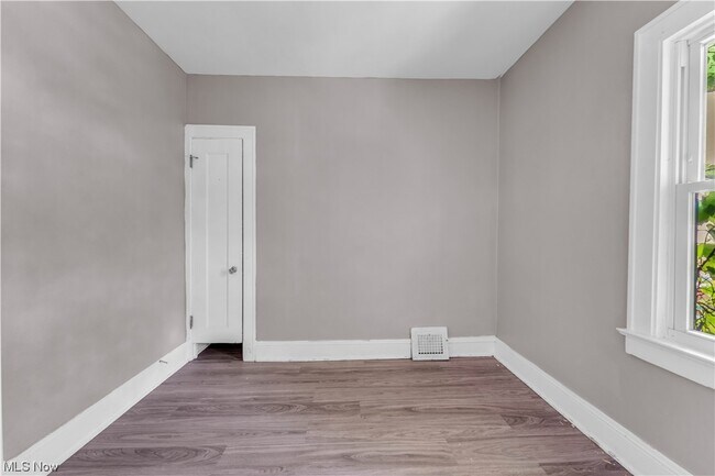 Building Photo - 3289 W 130th St