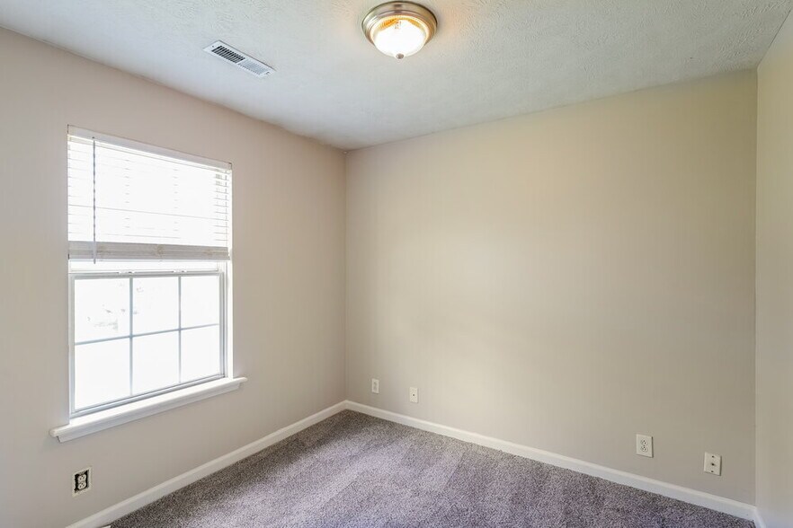 Building Photo - 7480 Maggie Dr