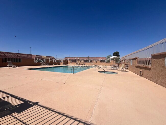 Building Photo - 408 W Blackhawk Dr