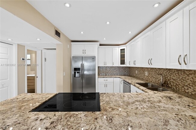 Building Photo - 329 SE 3rd St