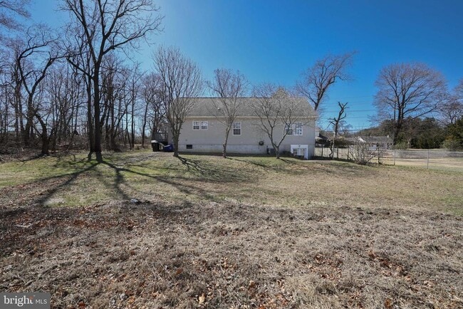 Building Photo - 605 Neck Rd