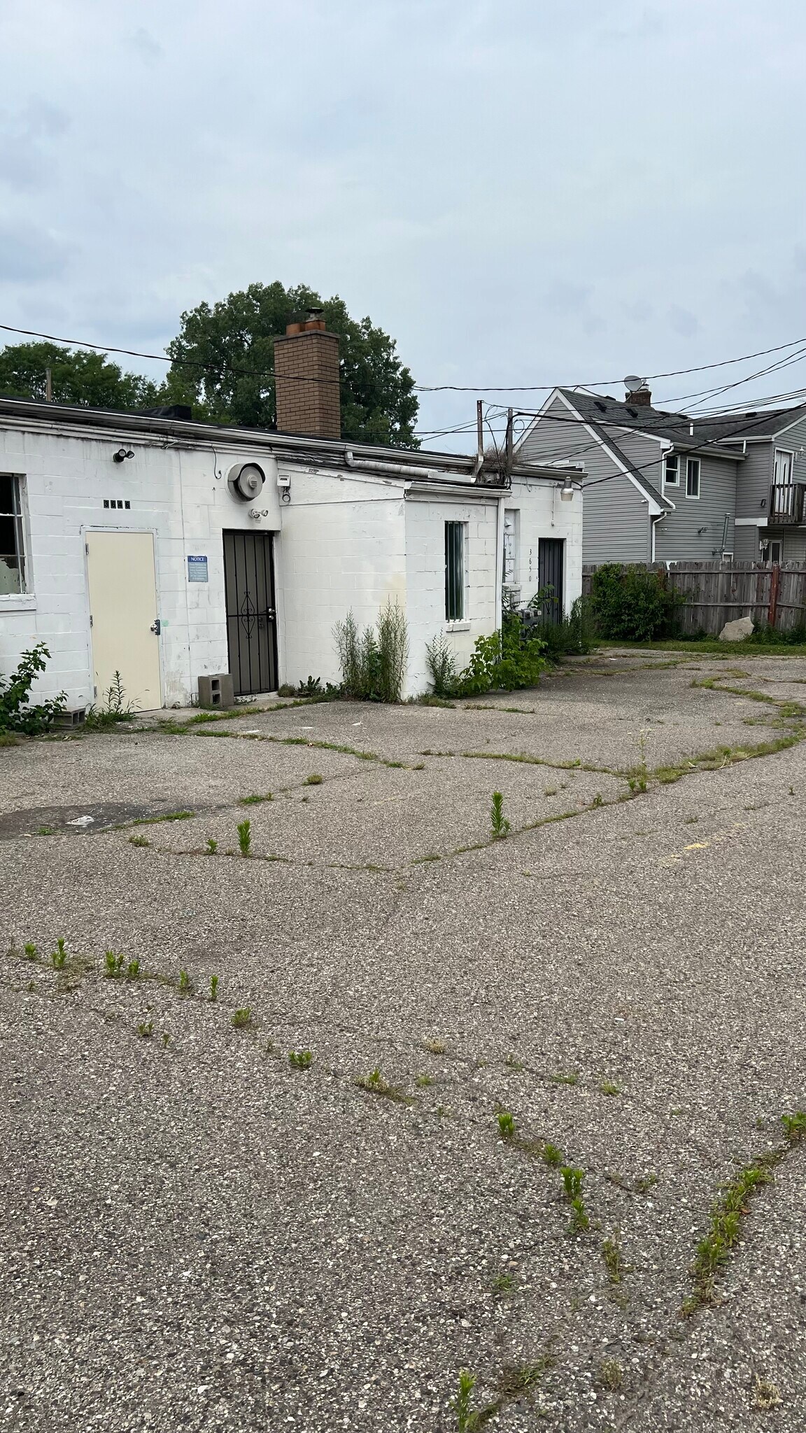 Building Photo - 3646 E 9 Mile Rd