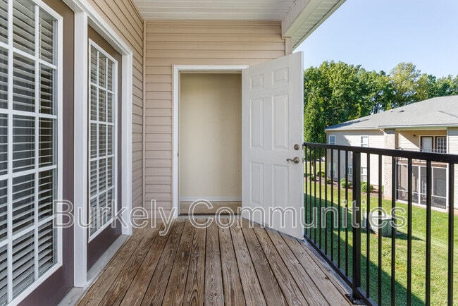 Building Photo - 104 Thornton Ct