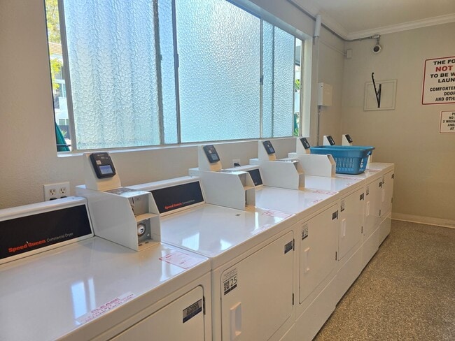Building Photo - For Rent – 2 Bedroom | 1.5 Bathroom Townho...