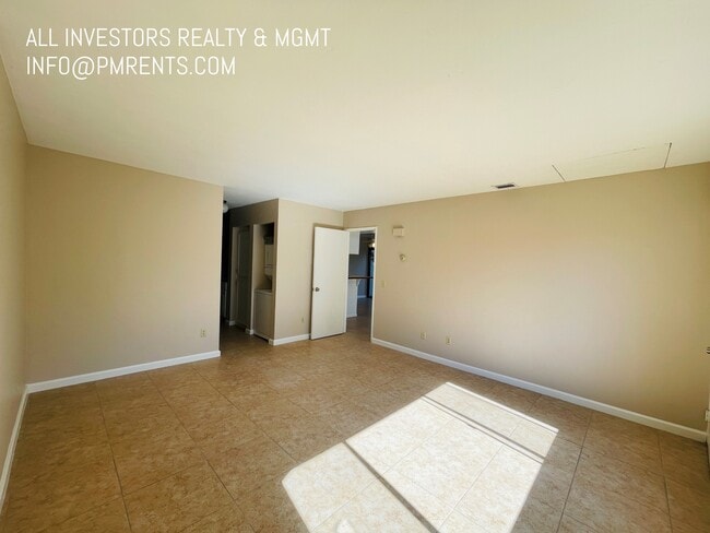 Building Photo - 313 N Melrose Dr