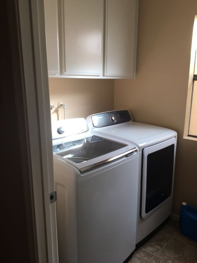 Building Photo - 4BD 2.5BA House located in Vineland Hills of Poway