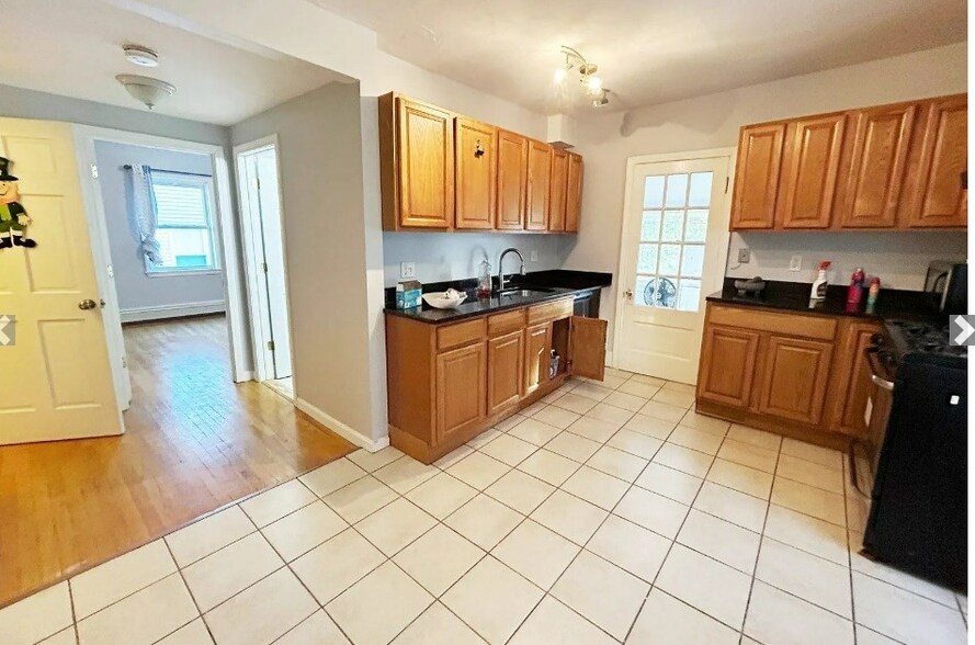 Building Photo - 40 Plymouth St