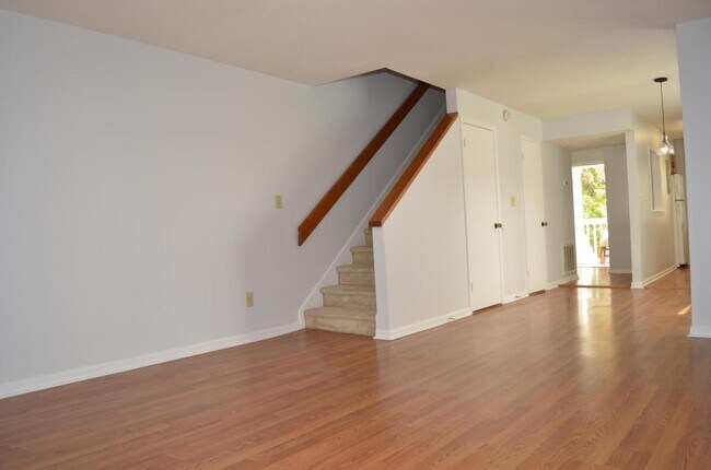 Building Photo - 249 Schultz St