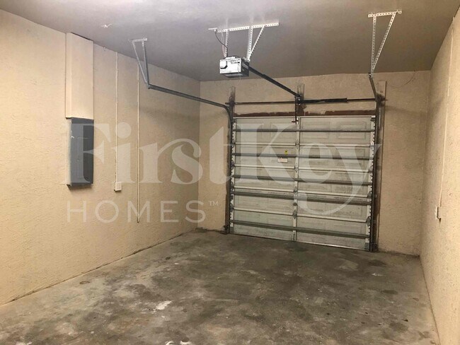 Building Photo - 1036 SE 11th St