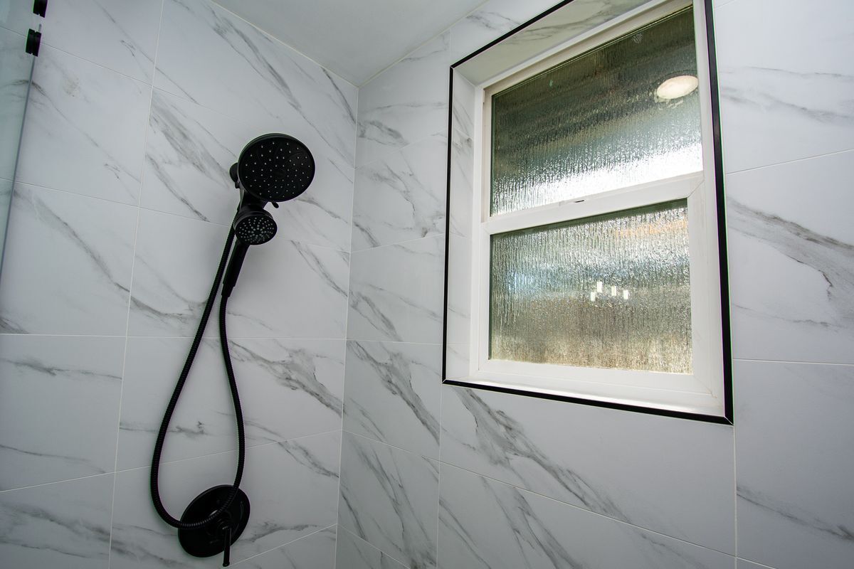 Building Photo - 1099 Bradford Dr