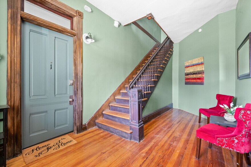 Building Photo - 117 Marion St