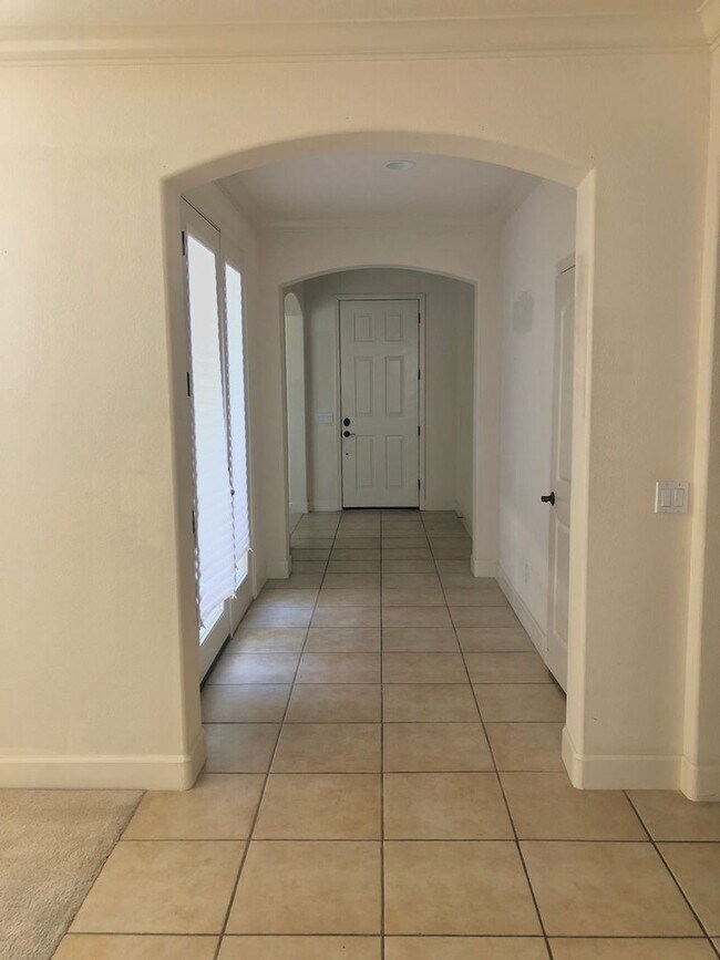 Building Photo - 4 br, 2.5 bath House - 205 Vista Del Rio Ct.