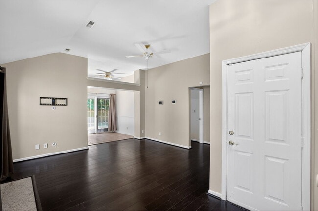 Building Photo - 47950 Mayflower Dr